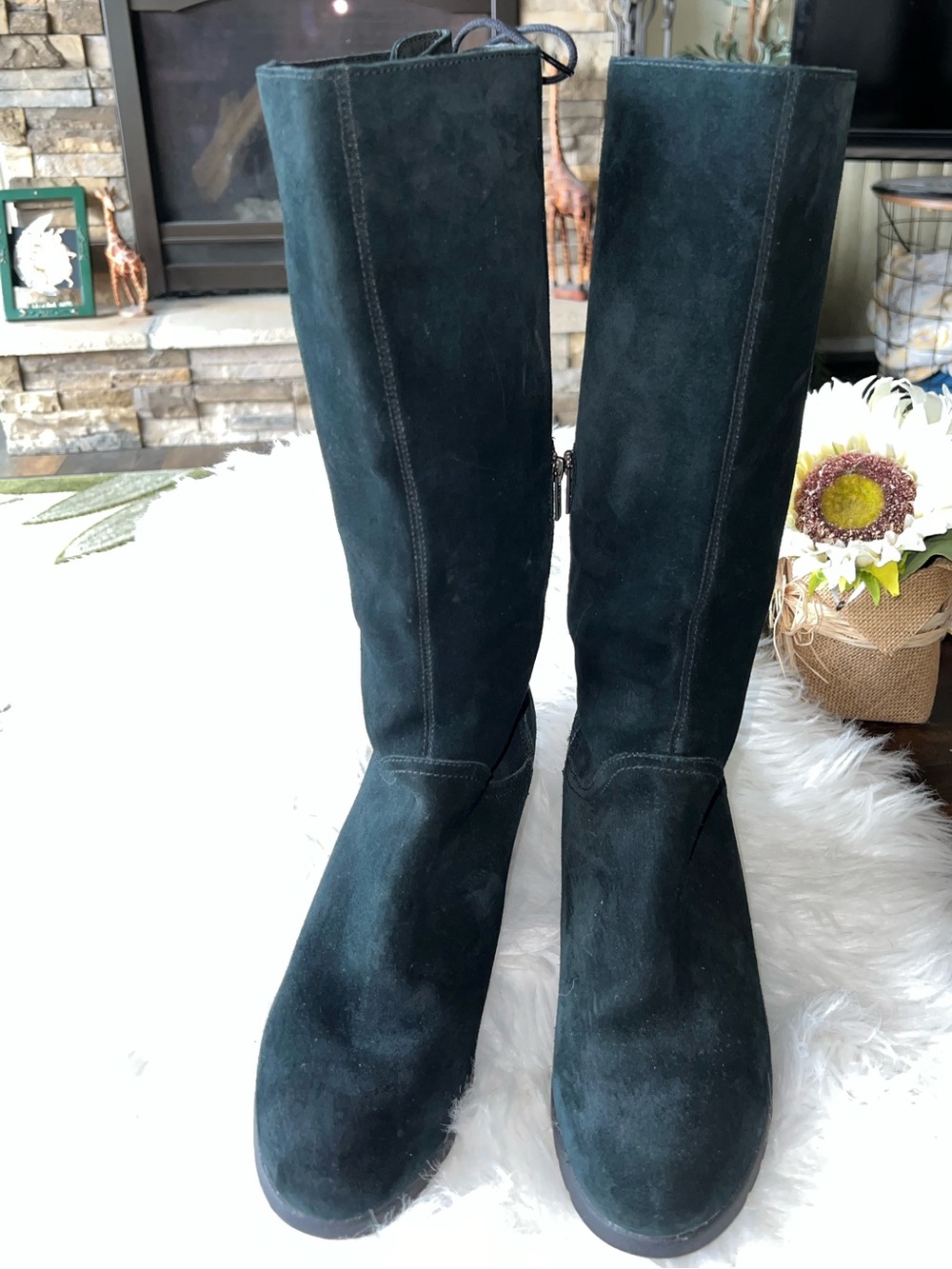 UGG Women suede Wedge Heels Boots in Dark